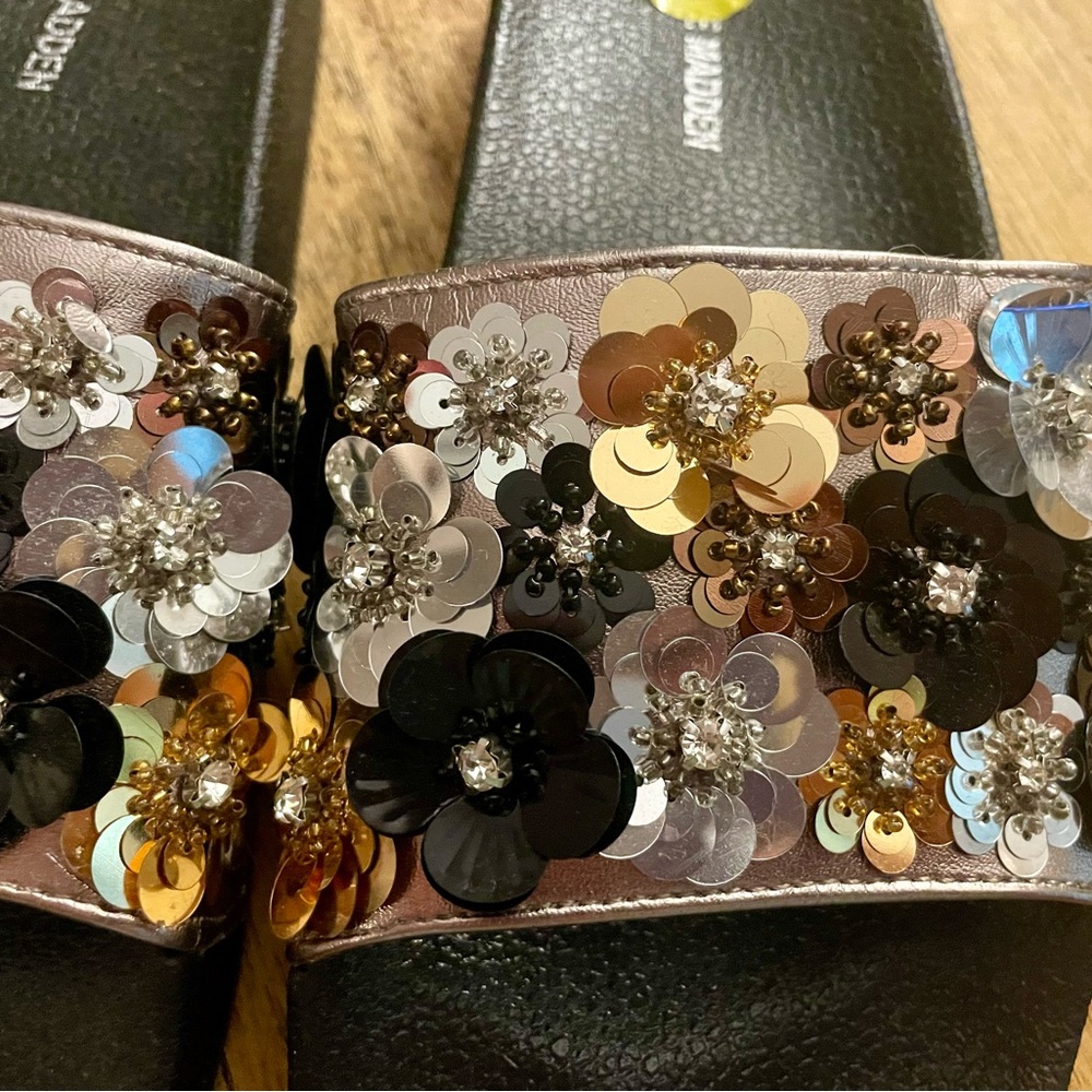 Steve Madden Black Floral Embellished Slides NWOT - Picture 2 of 5